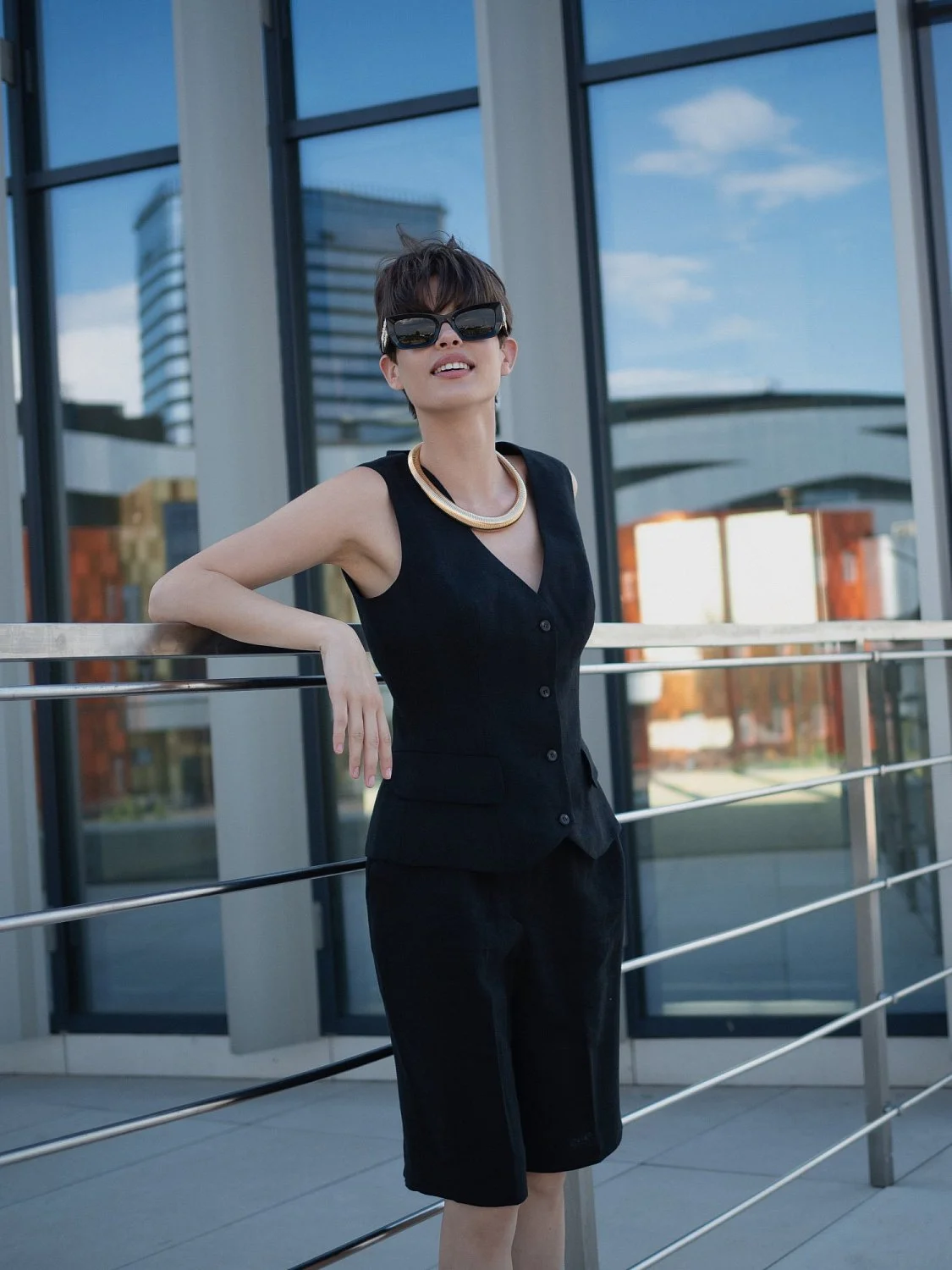 Бермуды льняные цвет черный Бермуды льняные цвет черный