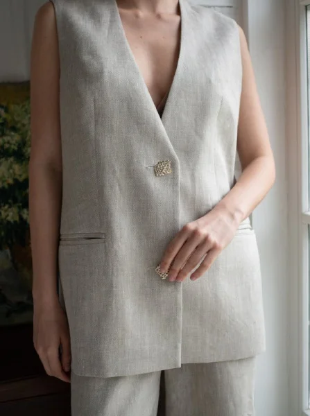 Жилет удлиненный цв. беж (рис.мелкая ёлочка)