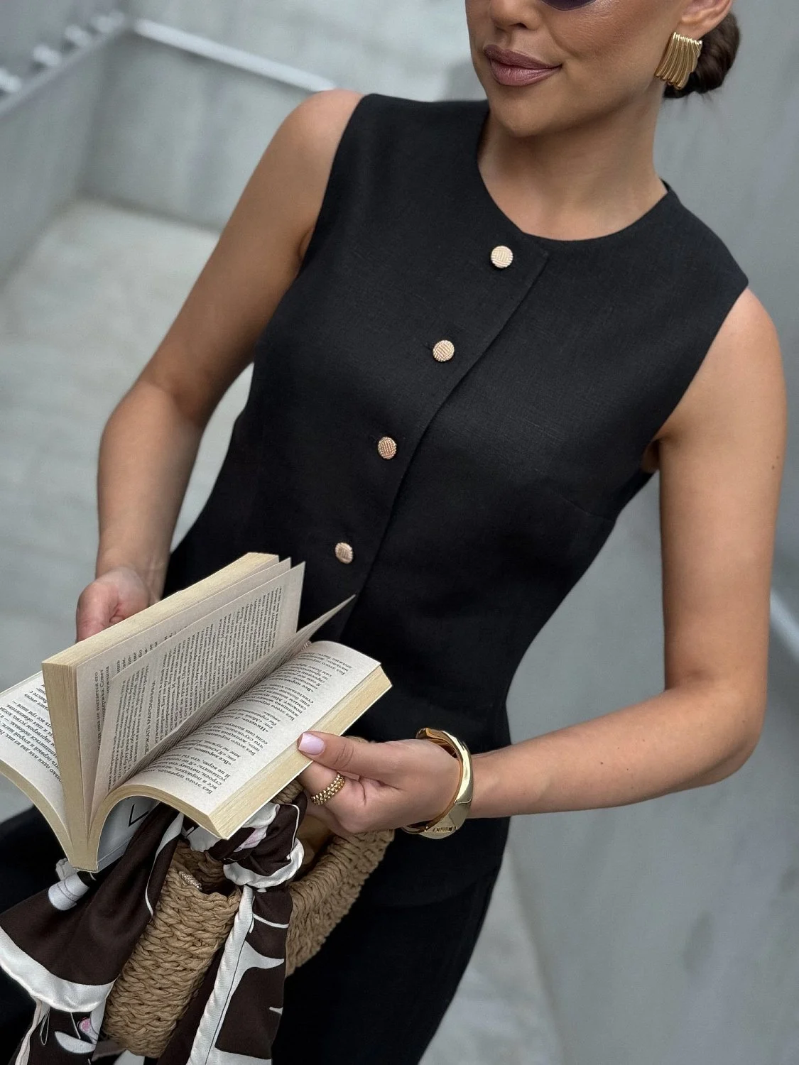 Жилет с круглым горлом цвет чёрный Жилет с круглым горлом цвет чёрный