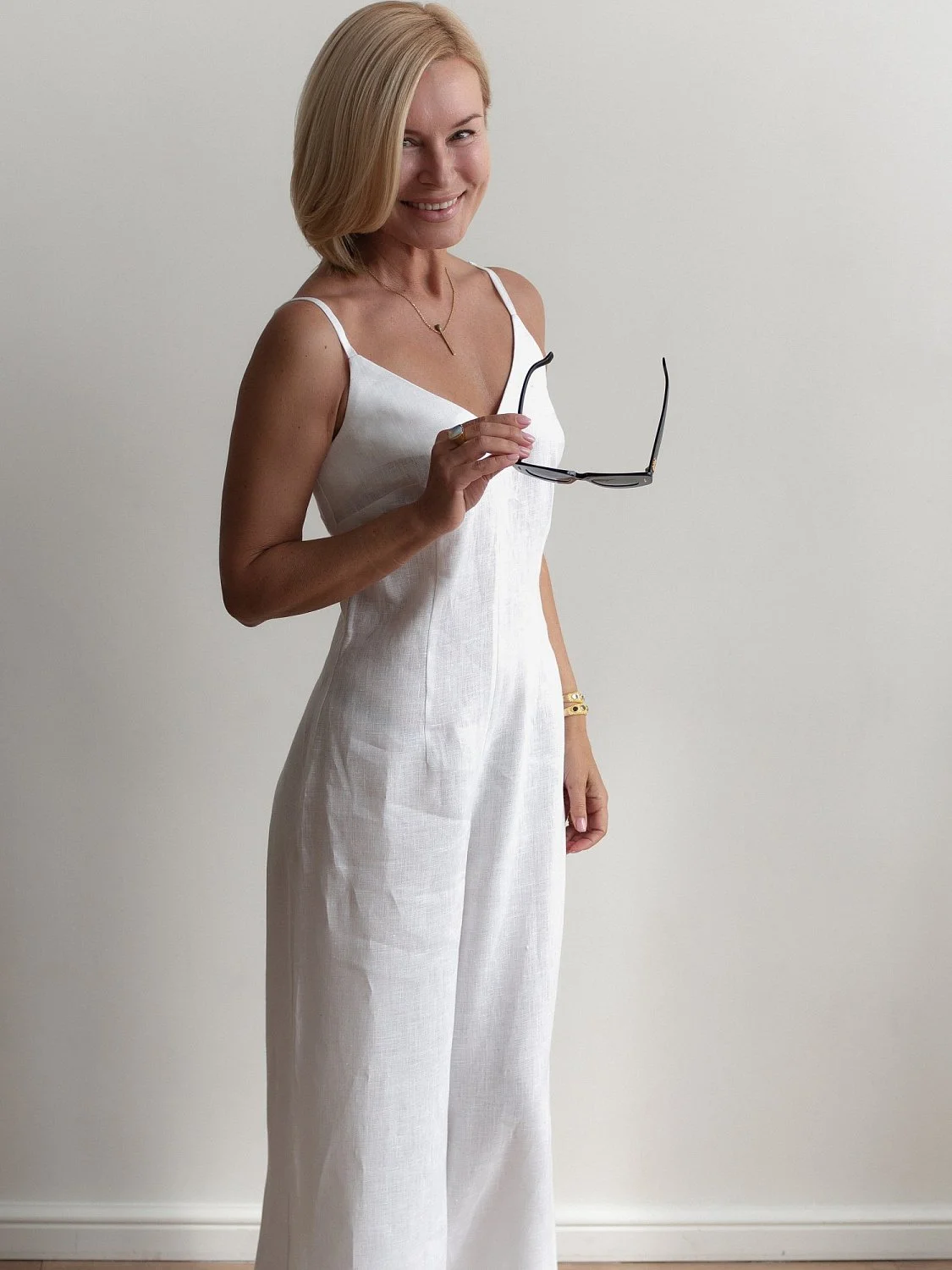 Комбинезон брючный цвет белый Комбинезон брючный цвет белый