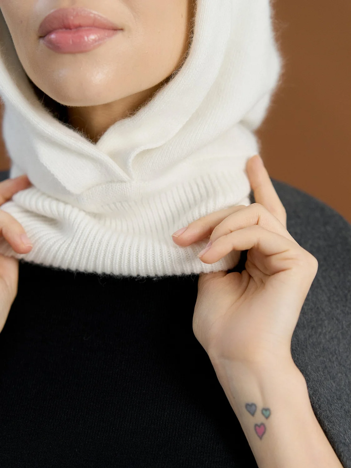 Капор ангоровый цвет Белый