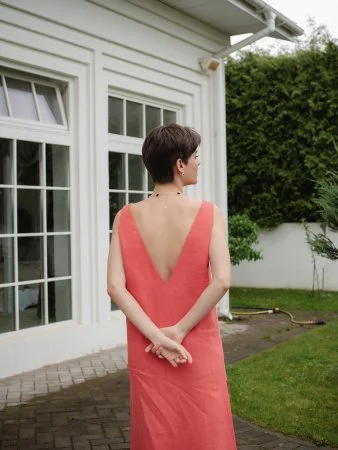 Платье с V-образным вырезом цвет Коралл Купить Платье с V-образным вырезом цвет Коралл в фирменном магазине спортивной одежды Brillante.by