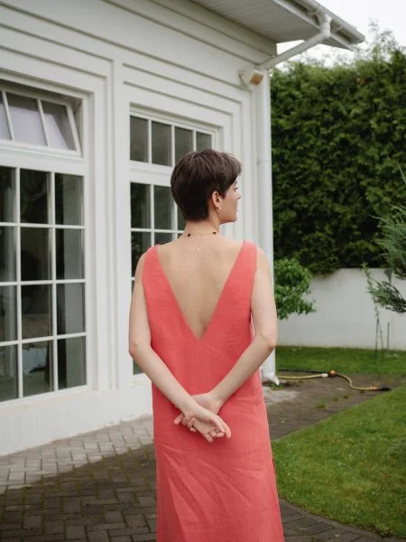 Платье с V-образным вырезом цвет Коралл - в фирменном магазине спортивной одежды Brillante.by