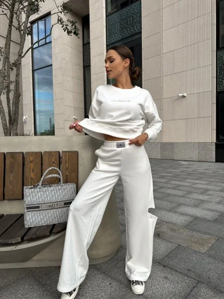 Костюм "I am a BRILLIANT" цвет Молочный Костюм "I am a BRILLIANT" цвет Молочный - в фирменном магазине спортивной одежды Brillante.by