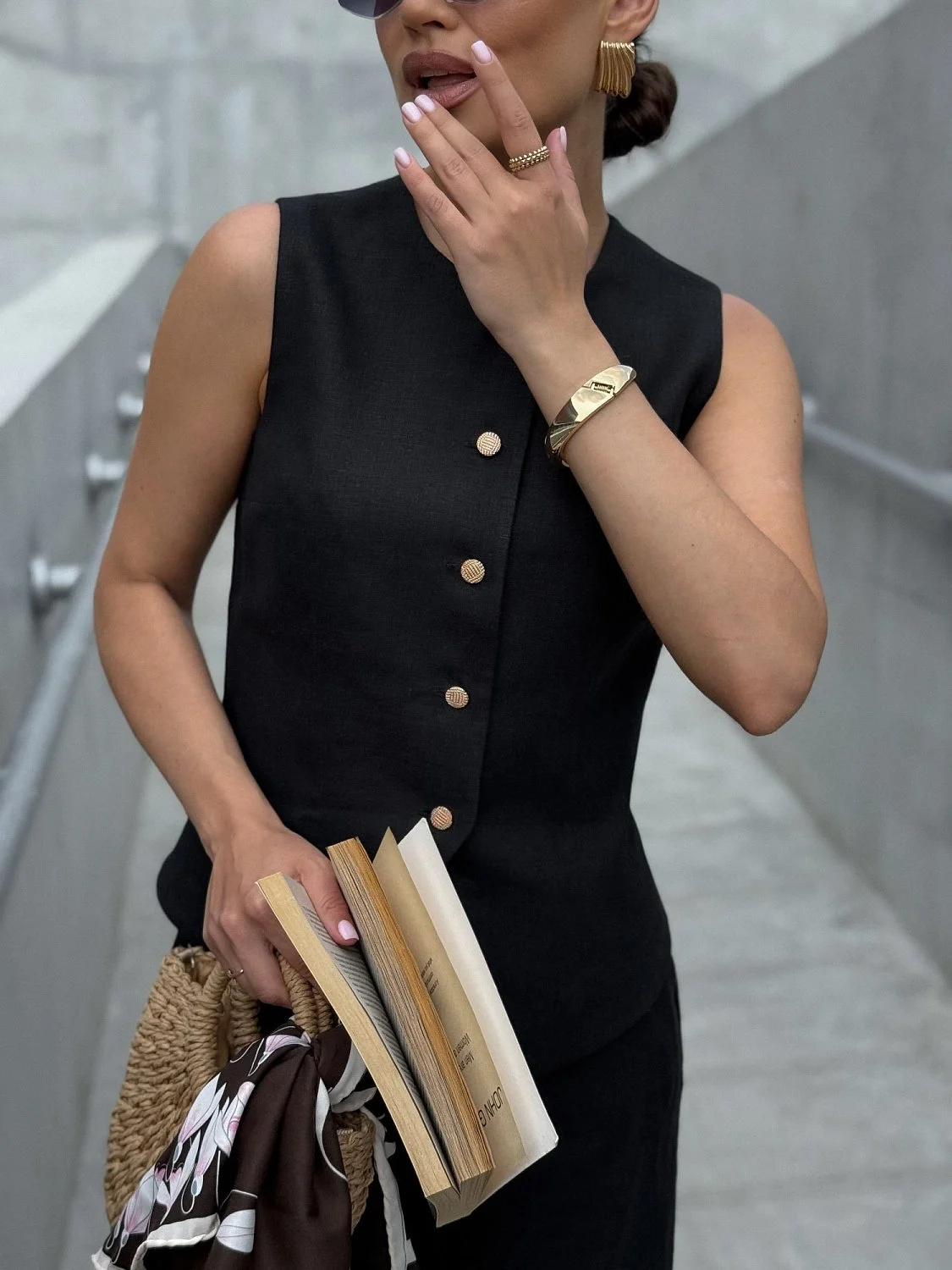 Жилет с круглым горлом цвет чёрный Жилет с круглым горлом цвет чёрный