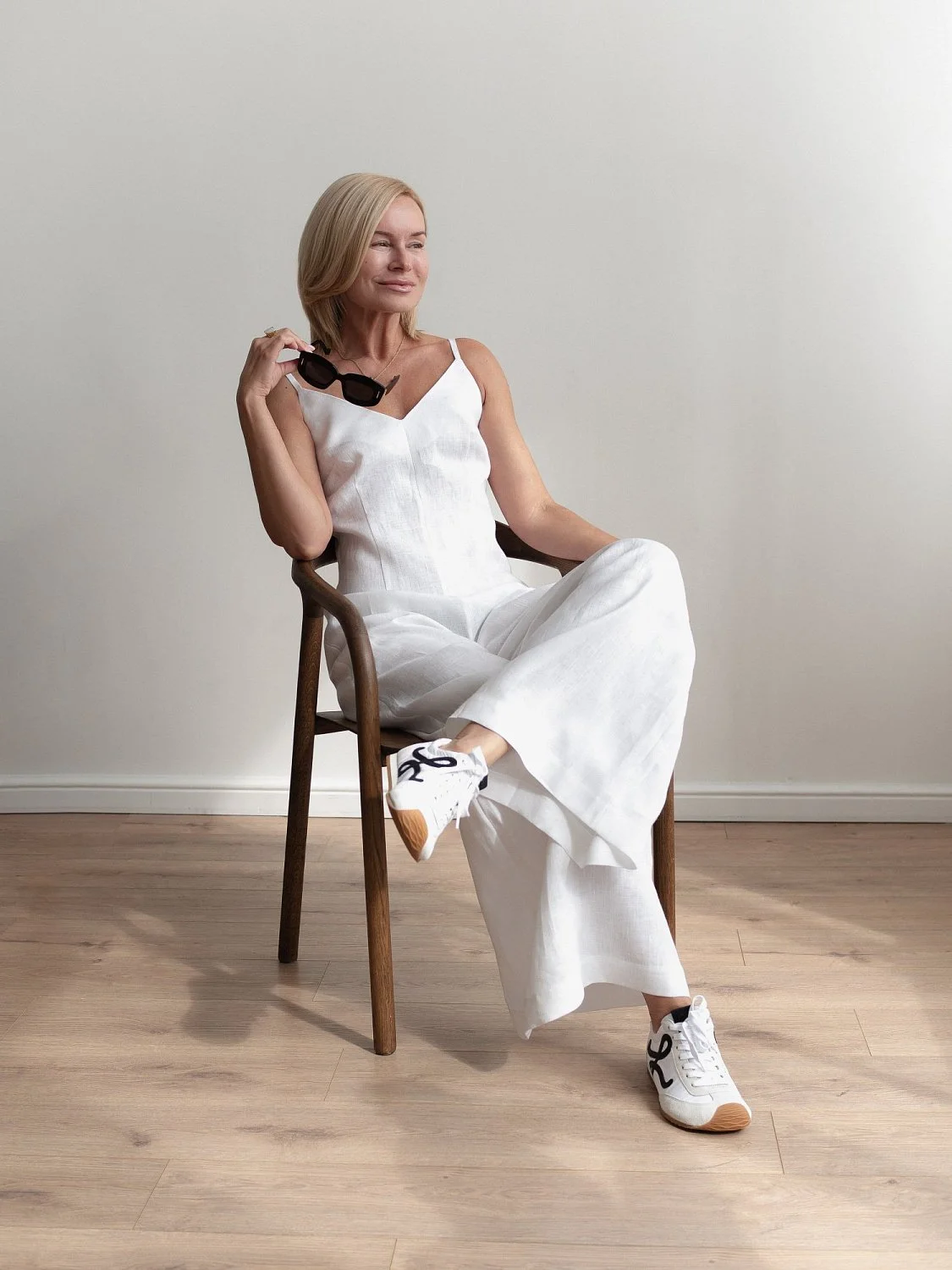 Комбинезон брючный цвет белый Комбинезон брючный цвет белый