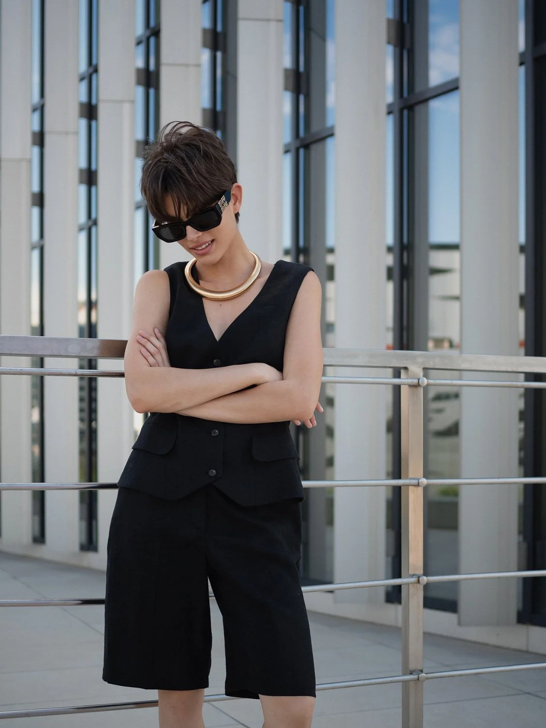 Бермуды льняные цвет черный Бермуды льняные цвет черный