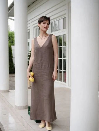 Платье с V-образным вырезом цвет Шоколад Купить Платье с V-образным вырезом цвет Шоколад в фирменном магазине спортивной одежды Brillante.by