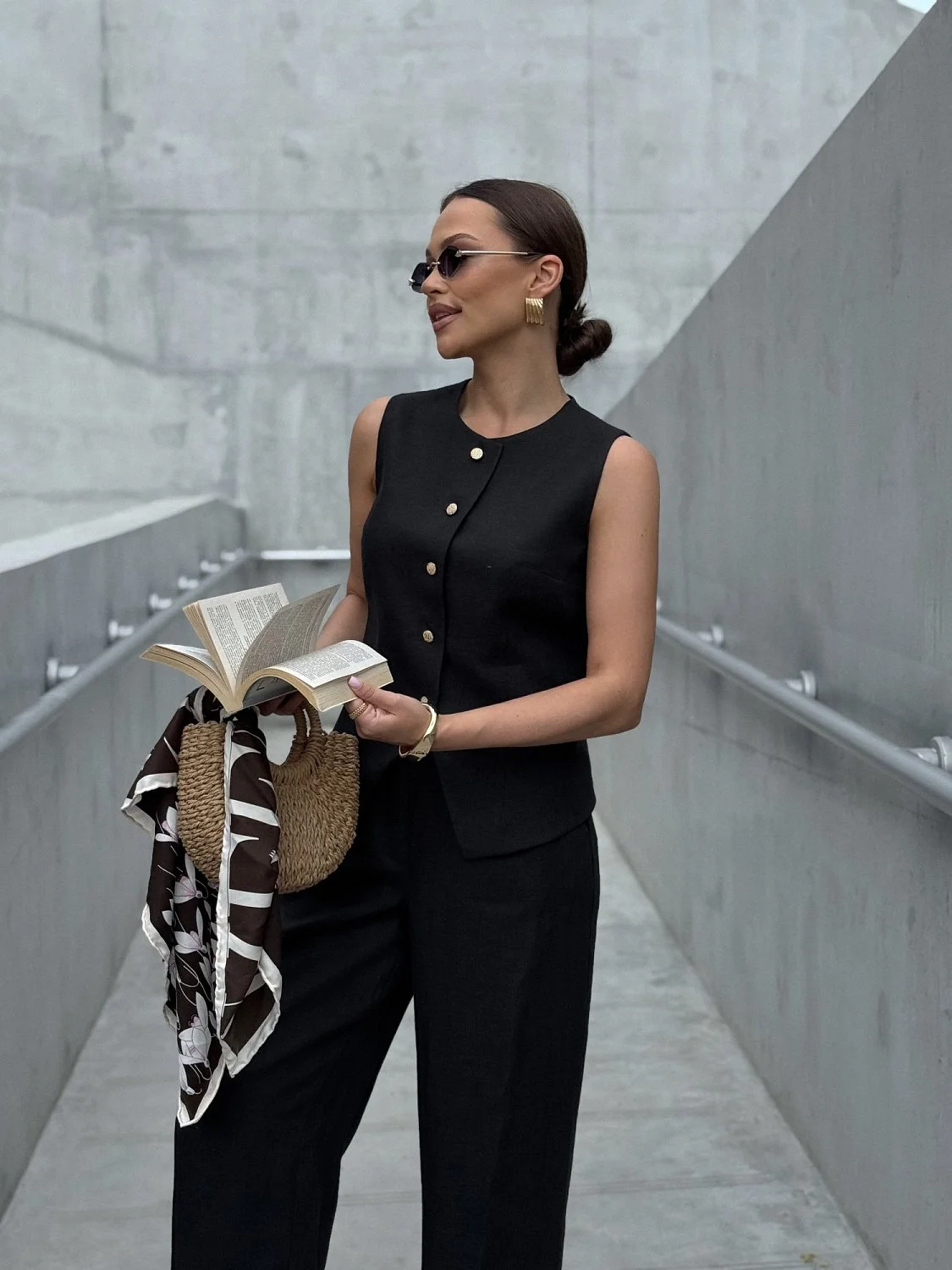 Жилет с круглым горлом цвет чёрный Жилет с круглым горлом цвет чёрный