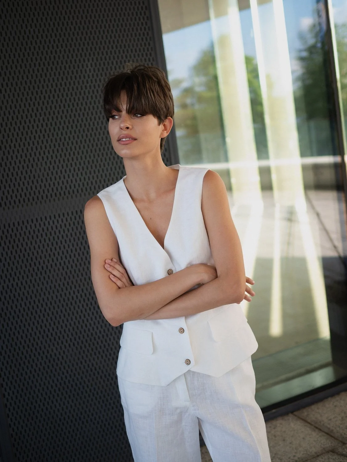 Жилет льняной цвет белый