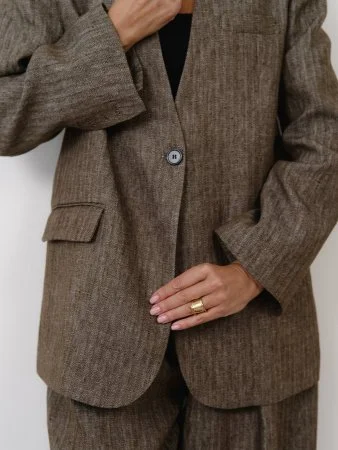 Купить Пиджак без воротника цв.коричневый , рис. елочка в фирменном магазине спортивной одежды Brillante.by