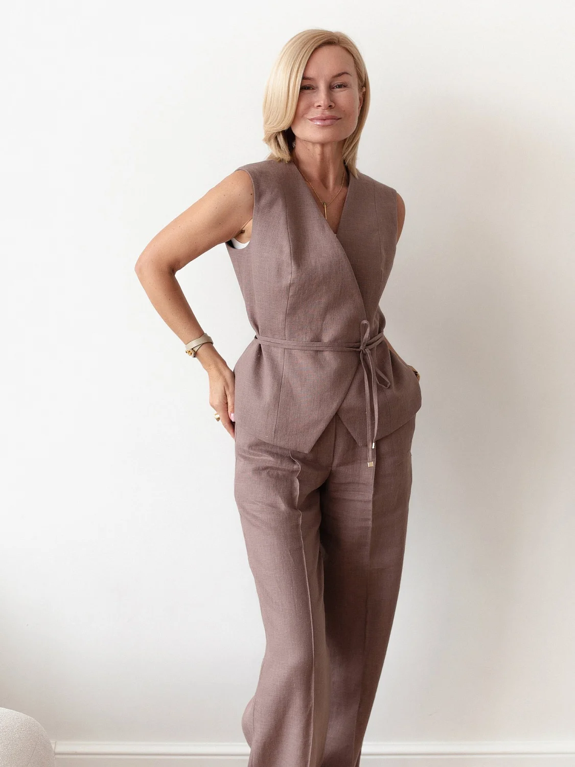 Жилет с поясом цвет Сливочное какао Жилет с поясом цвет Сливочное какао