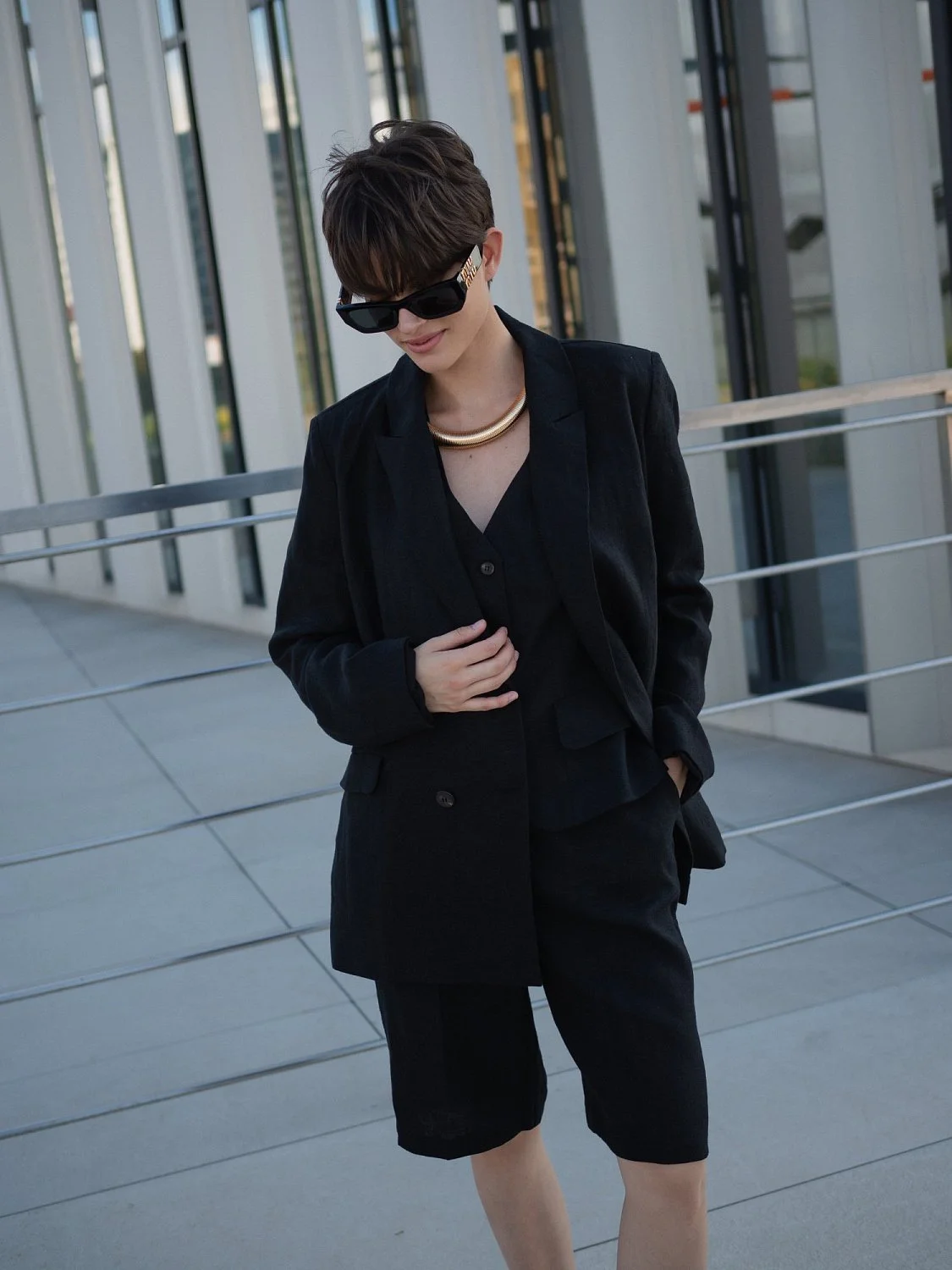 Бермуды льняные цвет черный Бермуды льняные цвет черный