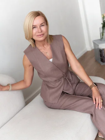 Жилет с поясом цвет Сливочное какао Купить Жилет с поясом цвет Сливочное какао в фирменном магазине спортивной одежды Brillante.by