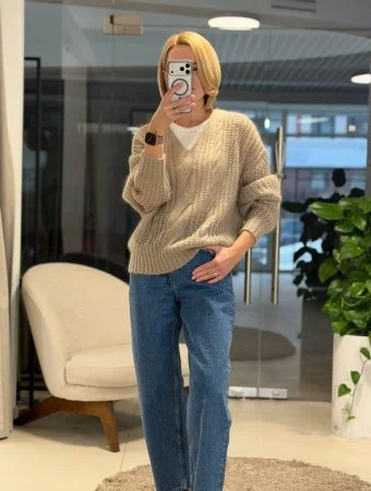 Купить Свитер из тончайшей шерсти беби-альпаки с V-образным вырезом в фирменном магазине спортивной одежды Brillante.by