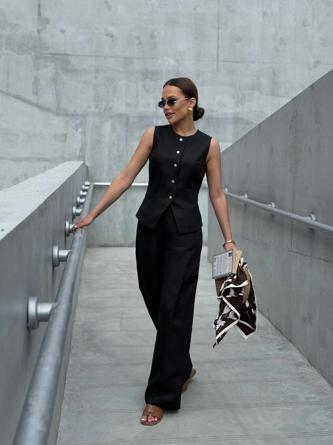 Жилет с круглым горлом цвет чёрный Жилет с круглым горлом цвет чёрный