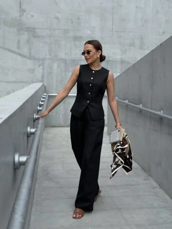 Жилет с круглым горлом цвет чёрный Купить Жилет с круглым горлом цвет чёрный в фирменном магазине спортивной одежды Brillante.by