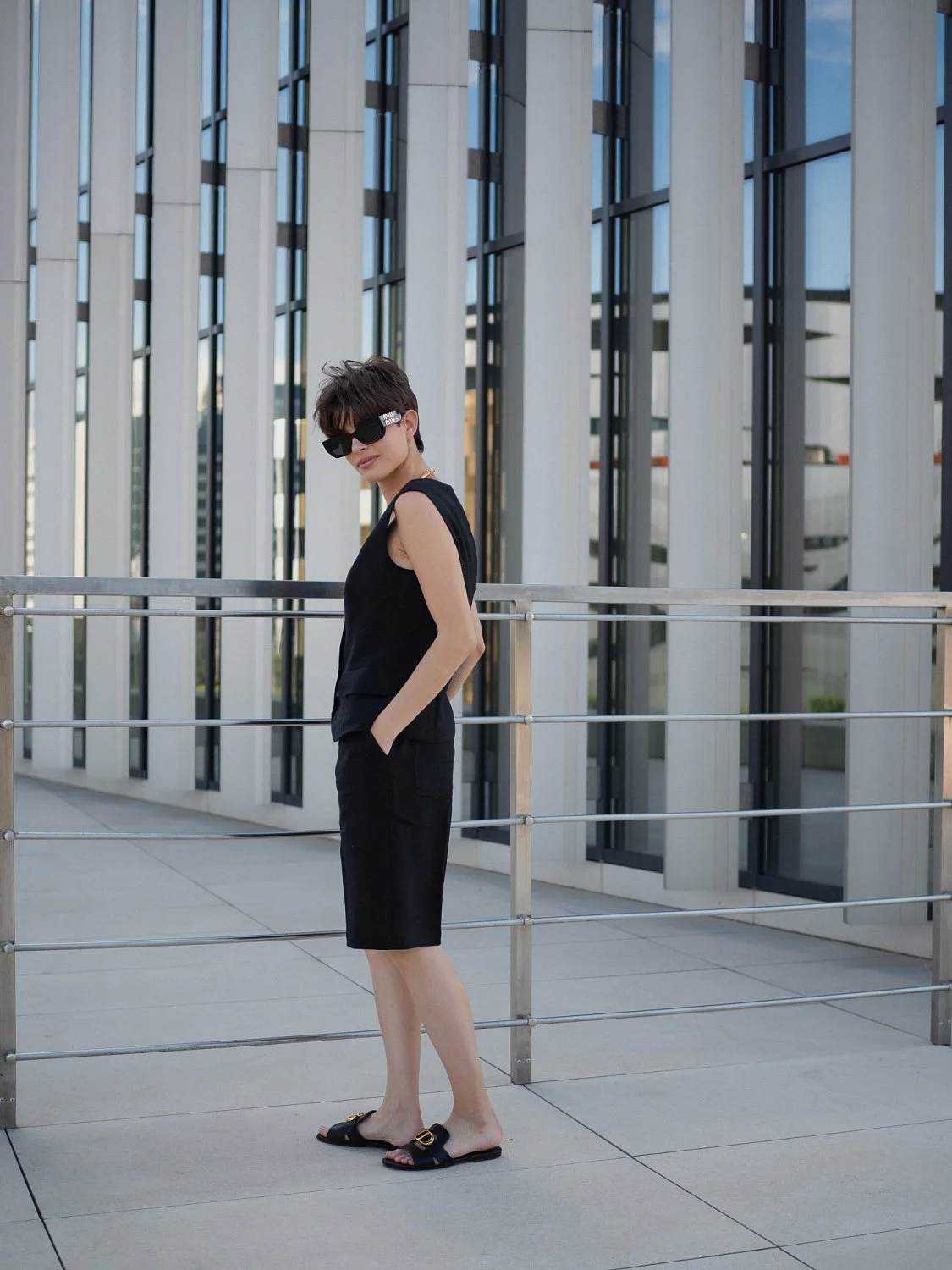 Бермуды льняные цвет черный Бермуды льняные цвет черный