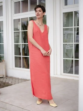 Платье с V-образным вырезом цвет Коралл Купить Платье с V-образным вырезом цвет Коралл в фирменном магазине спортивной одежды Brillante.by