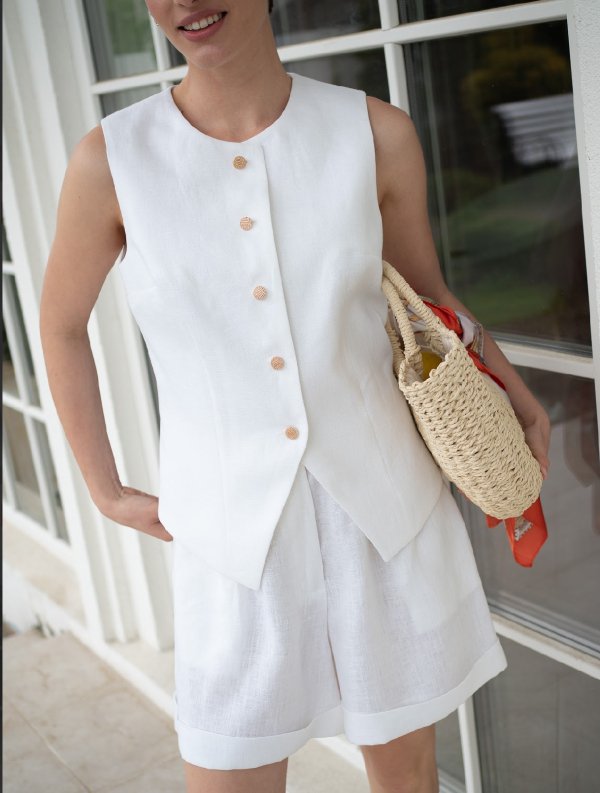 Жилет с круглым горлом цвет белый Жилет с круглым горлом цвет белый