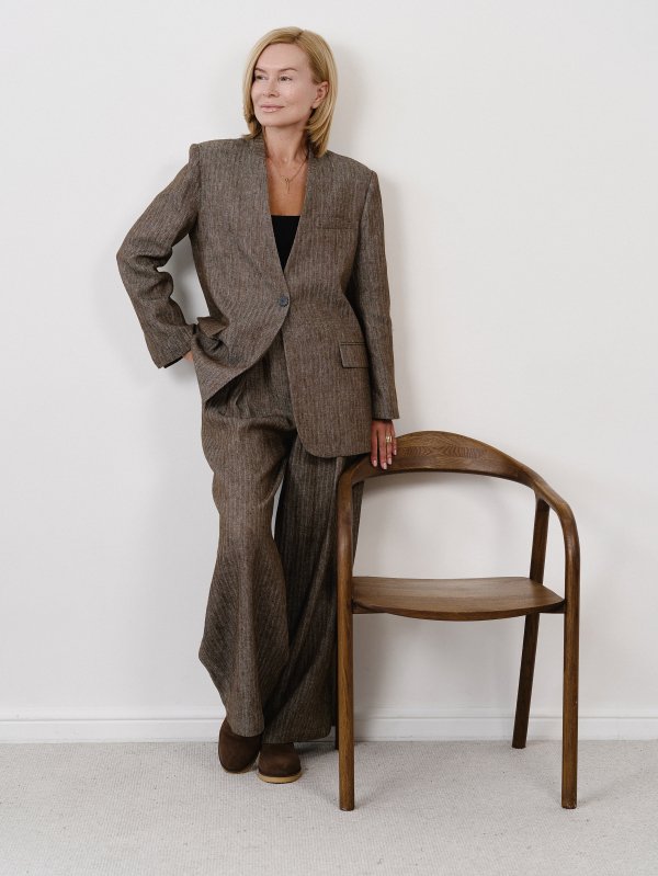 Пиджак без воротника цв.коричневый , рис. елочка